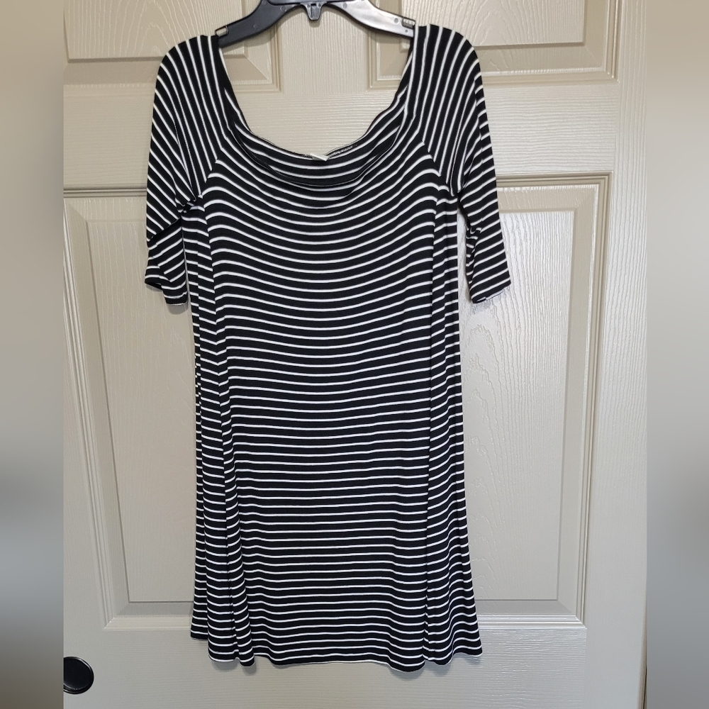 Old navy black and white striped shift dress size small